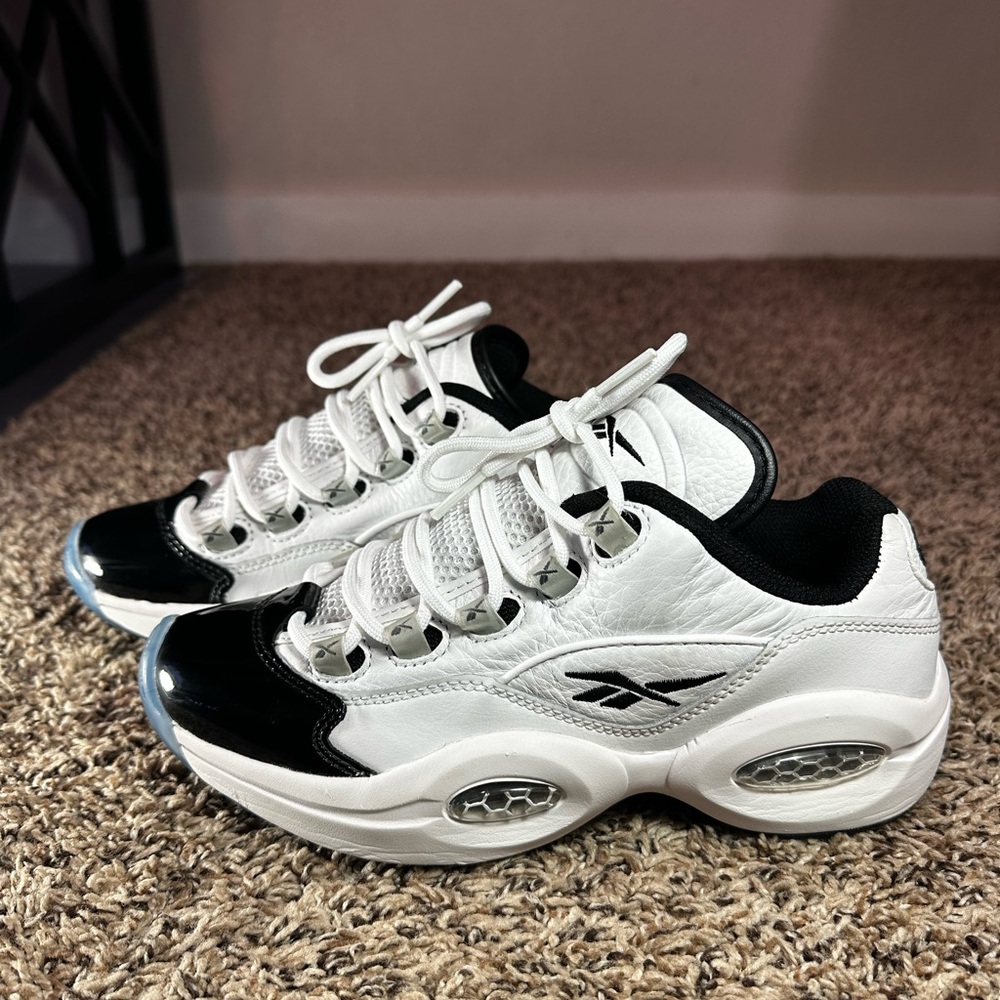 Reebok Kids Iverson Black and White basketball Sneakers size 5